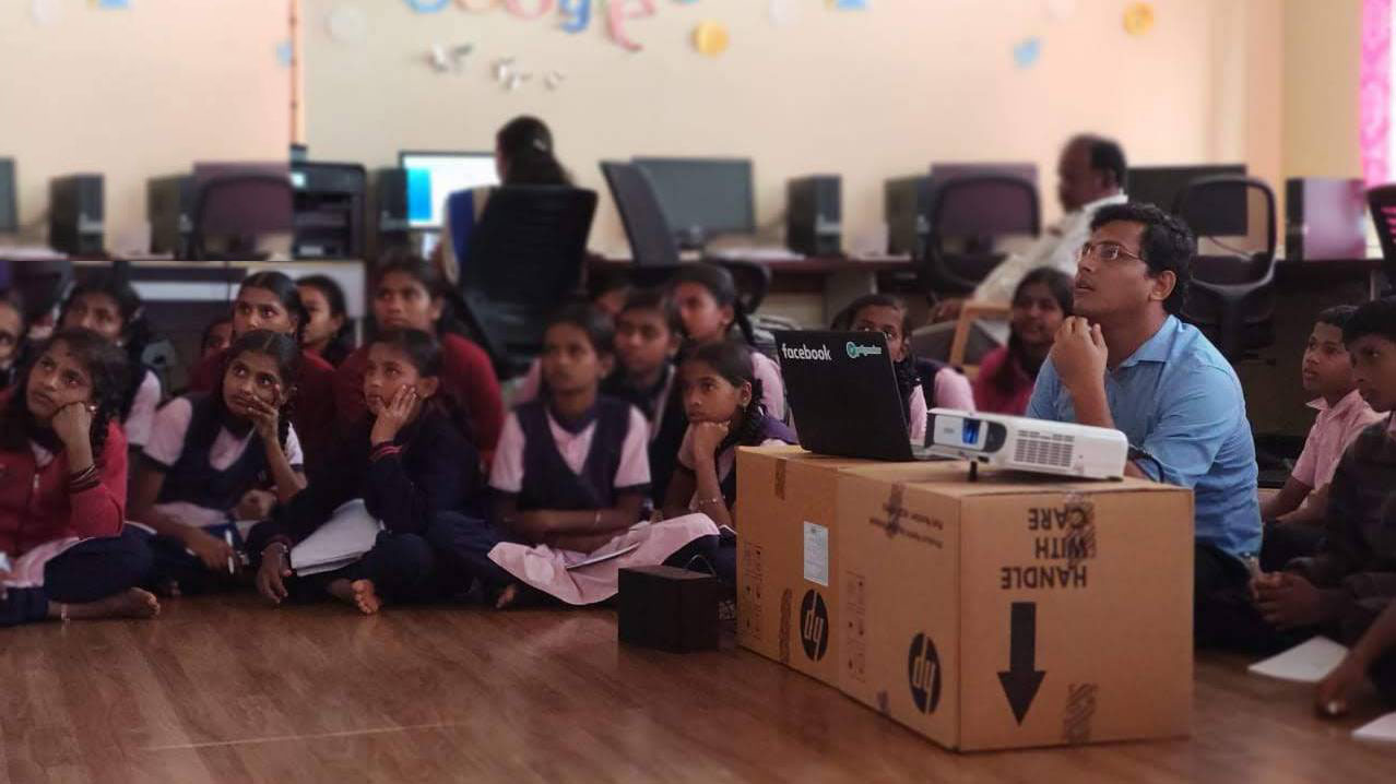 Dhruv Saidava taking session on Design & Innovation at MORARJI DESAI RESIDENTIAL SCHOOL, Devanahalli, Karnataka